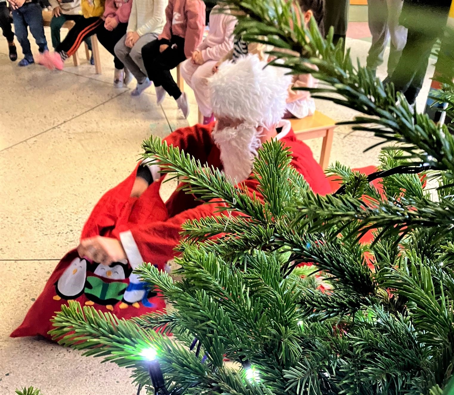 Ho, ho, ho! Der Nikolaus besucht die Kinder in Lohberg - LOHBERG Mittendrin