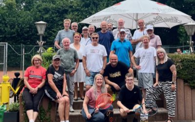 Tennis, Grillduft und gute Laune beim Sommerturnier