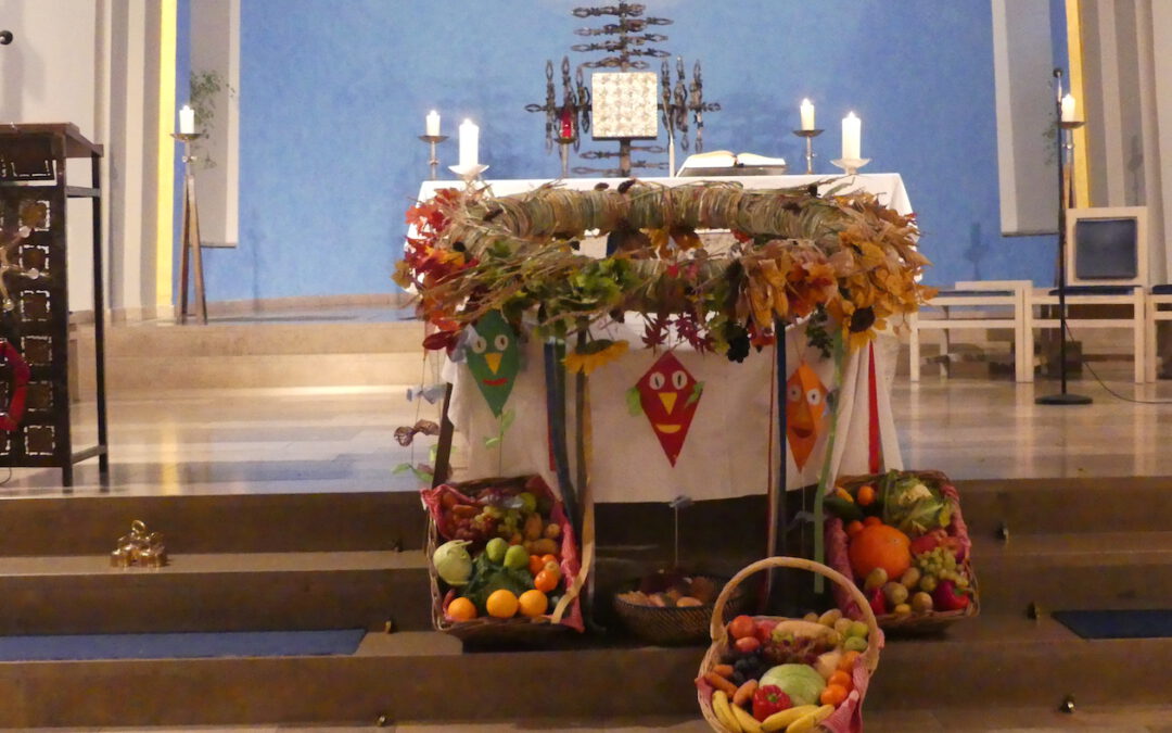 Erntedankfest rund um die Kirche