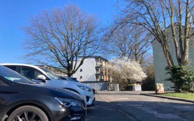 PKW wurden beschädigt-Polizei sucht Zeugen