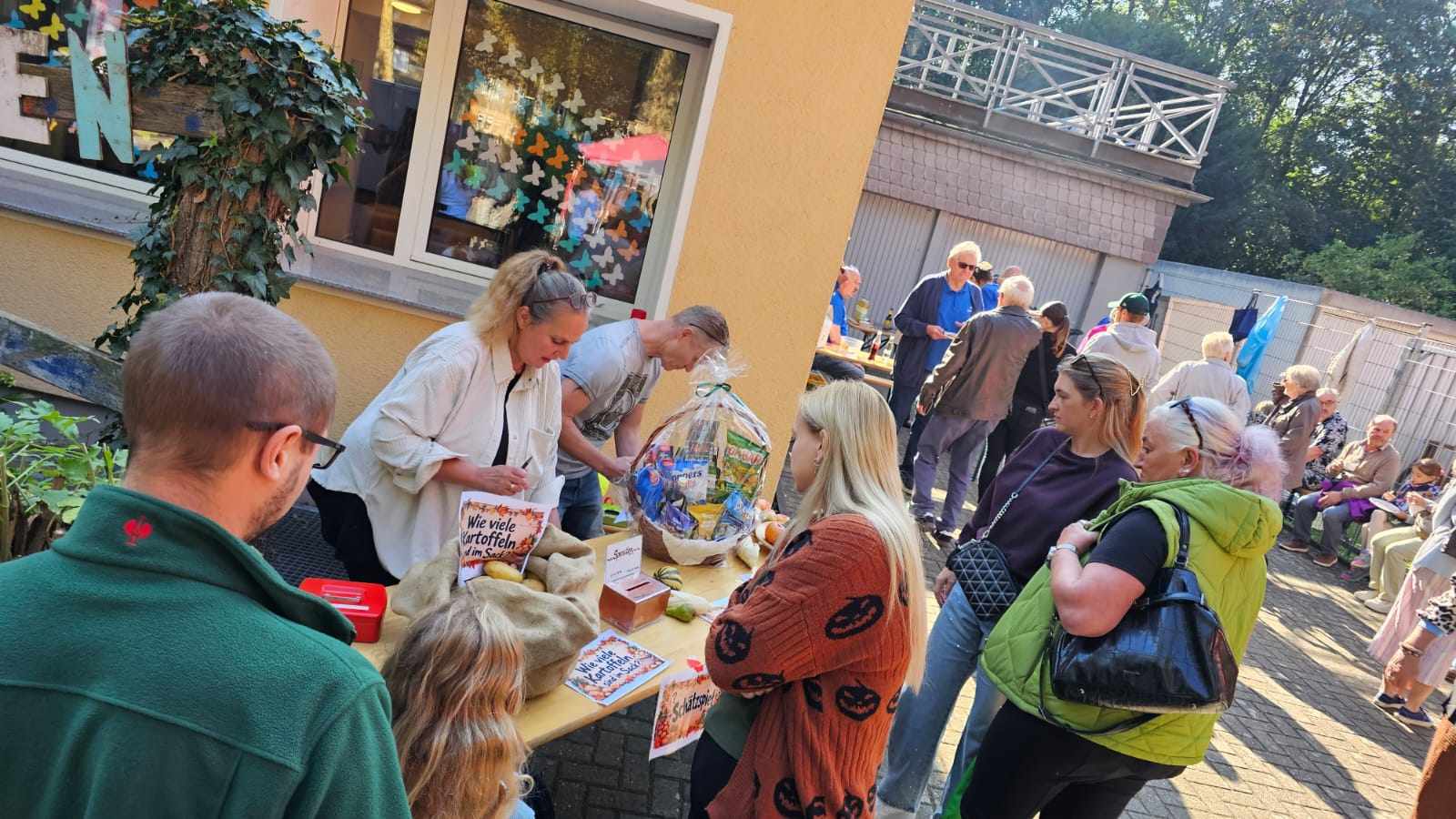 Erntedank mit Sonne satt und Kartoffelolympiade