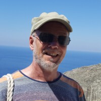 Uli - engagiert sich im Gastroteam und macht dort gerne Thekendienst. Als Betriebswirt von Haus aus eher Zahlenmensch